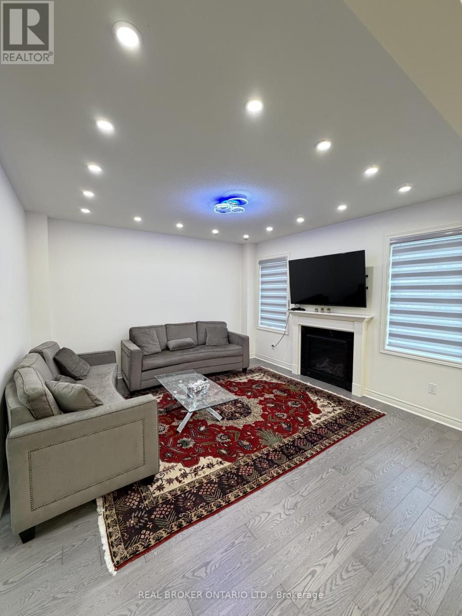 1207 Drinkle Crescent, Oshawa, Ontario  L1K 3G8 - Photo 7 - E12558752