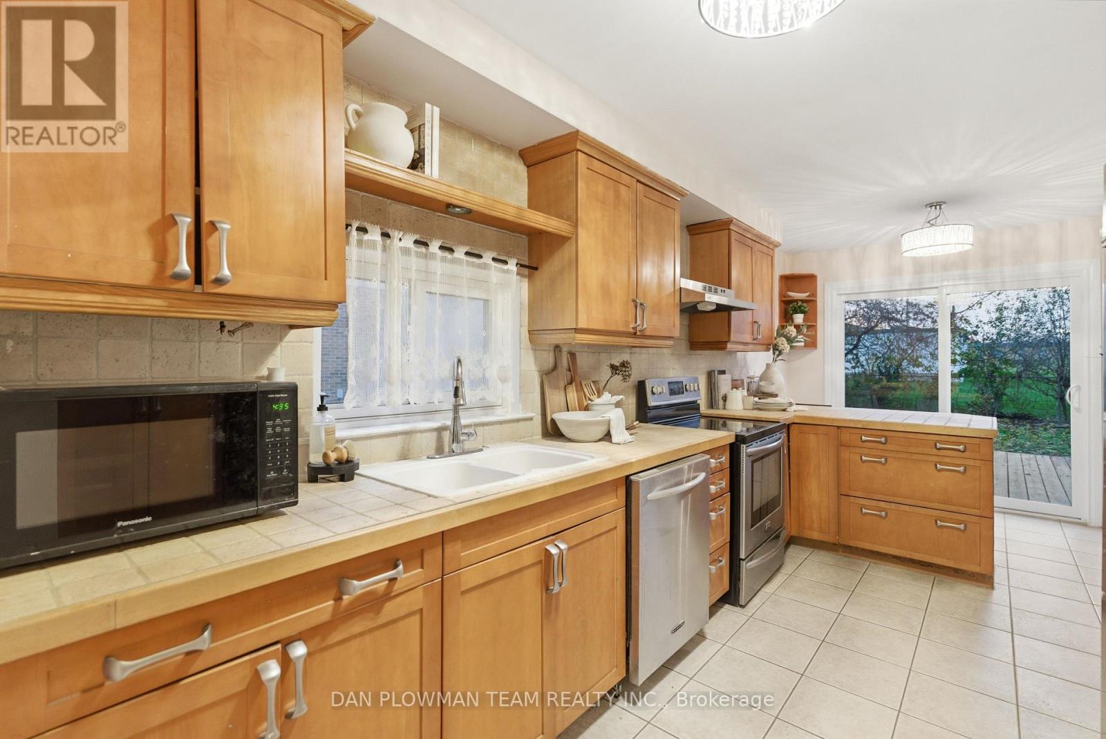 366 Rosedale Drive, Whitby, Ontario  L1N 1Z4 - Photo 15 - E12558792