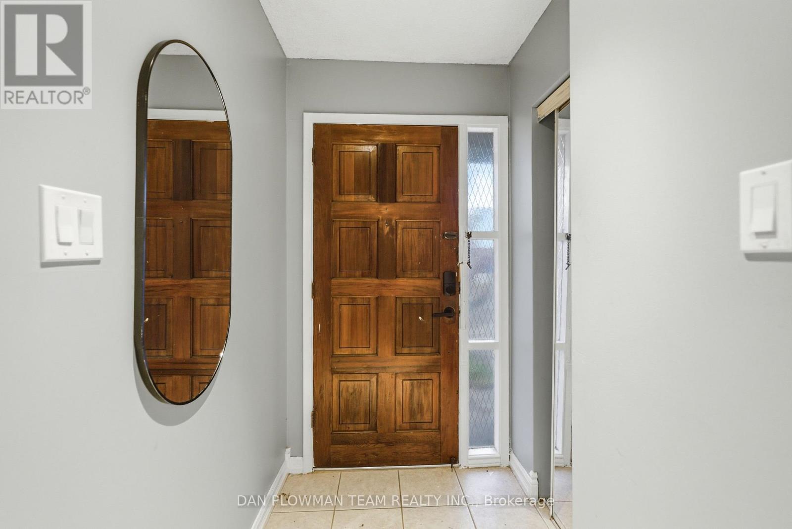 366 Rosedale Drive, Whitby, Ontario  L1N 1Z4 - Photo 4 - E12558792