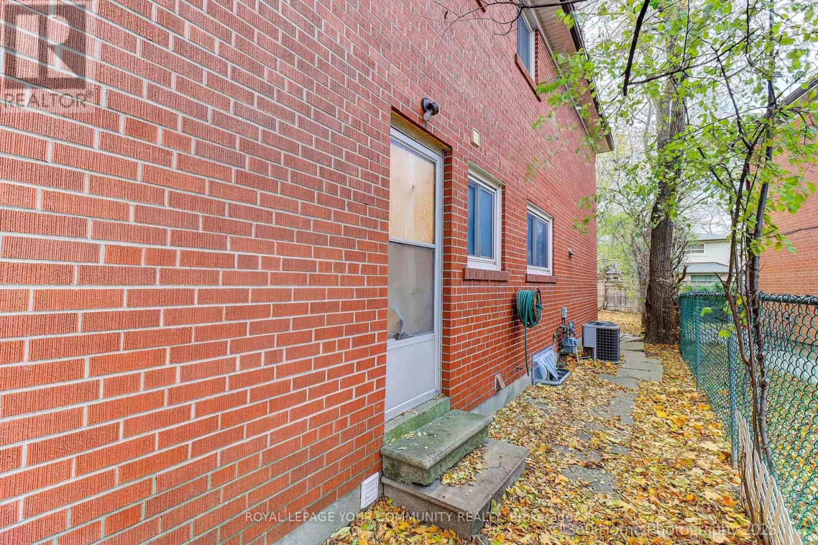 10 Fontainbleau Drive, Toronto, Ontario  M2M 1N9 - Photo 23 - C12557882