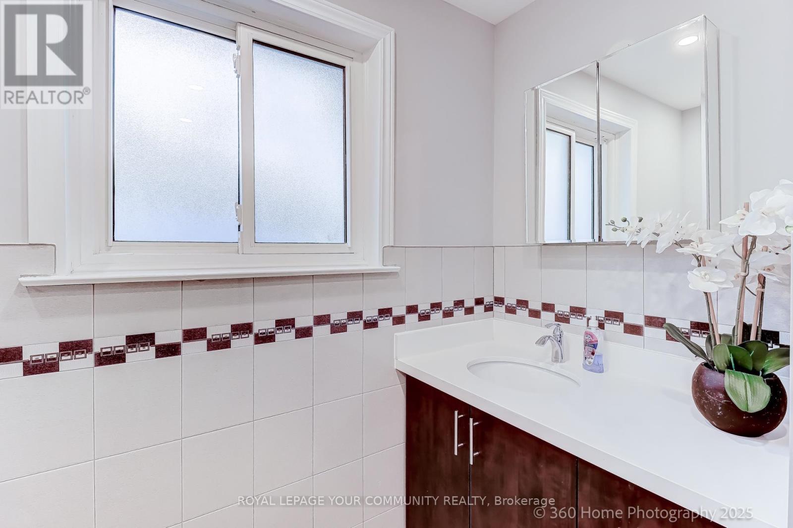 10 Fontainbleau Drive, Toronto, Ontario  M2M 1N9 - Photo 5 - C12557882