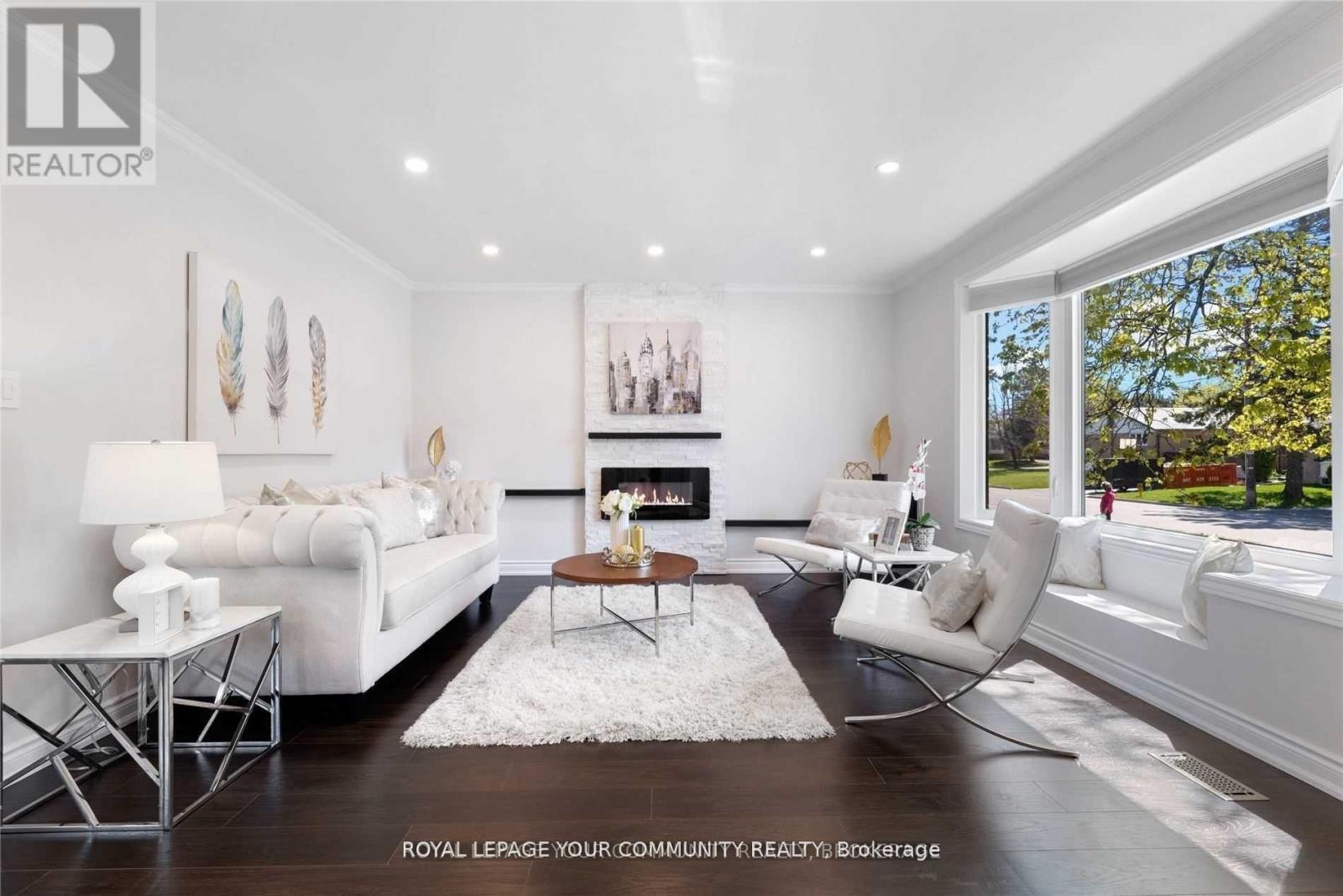 60 CHILD DRIVE N, Aurora, Ontario