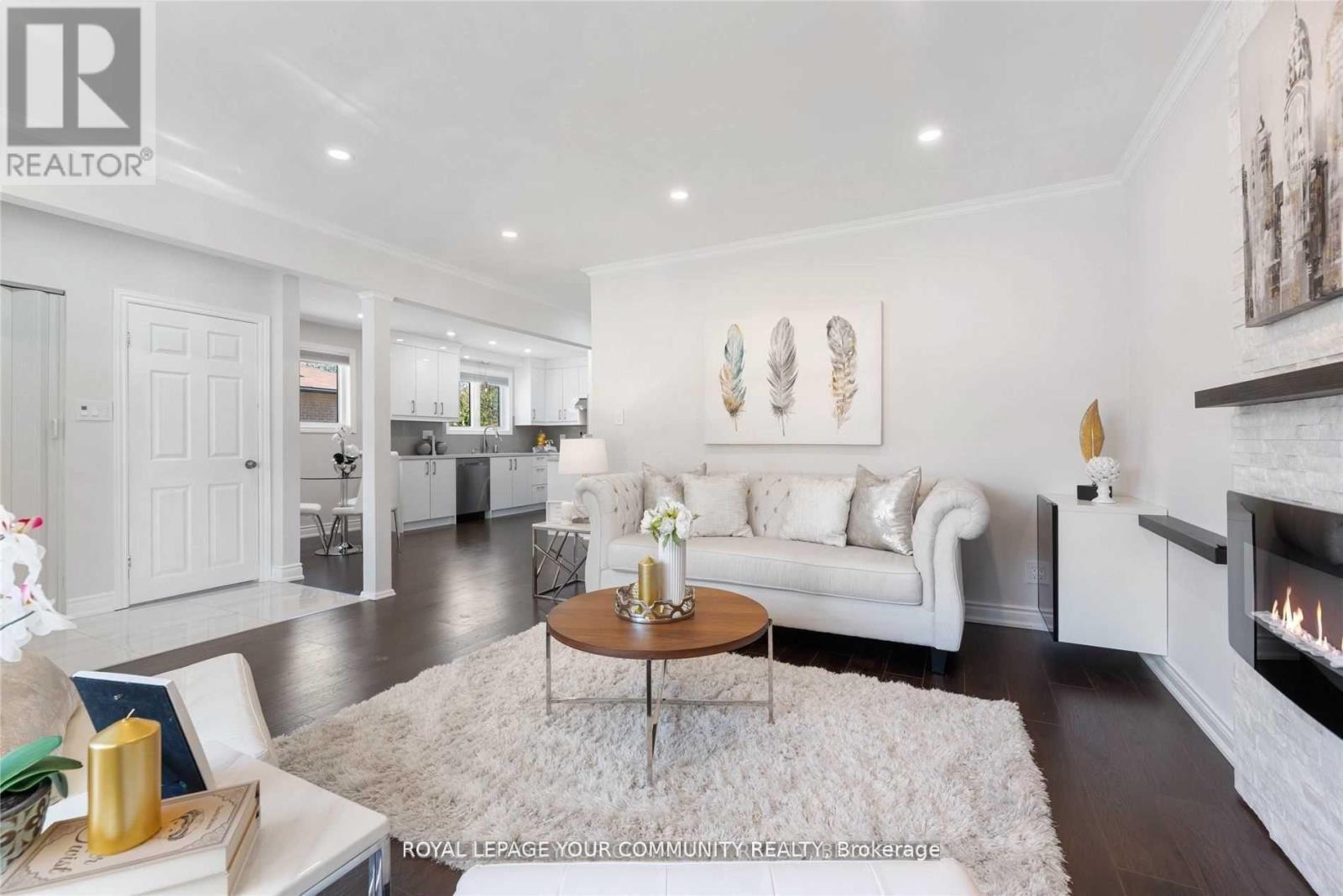 60 Child Drive N, Aurora, Ontario  L4G 1Y7 - Photo 2 - N12558824