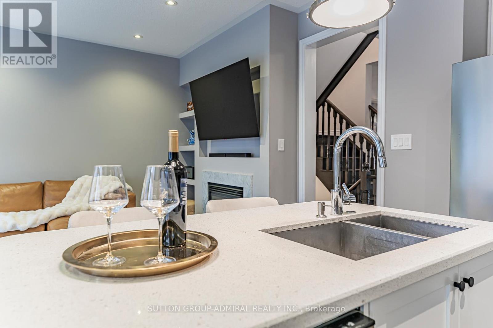 28 Manila Avenue, Markham, Ontario  L6C 0W1 - Photo 10 - N12558868