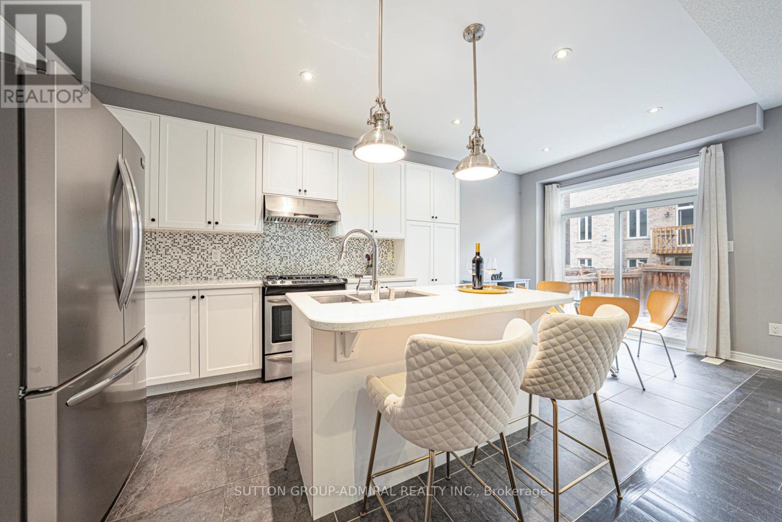 28 Manila Avenue, Markham, Ontario  L6C 0W1 - Photo 11 - N12558868