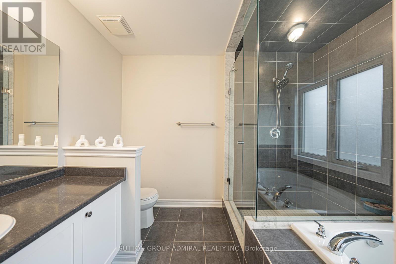 28 Manila Avenue, Markham, Ontario  L6C 0W1 - Photo 17 - N12558868