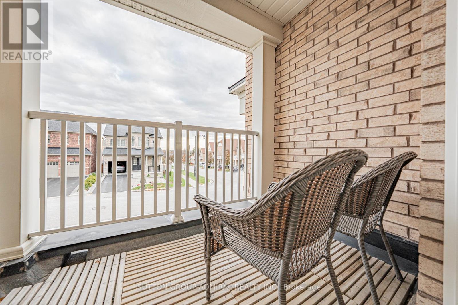 28 Manila Avenue, Markham, Ontario  L6C 0W1 - Photo 3 - N12558868