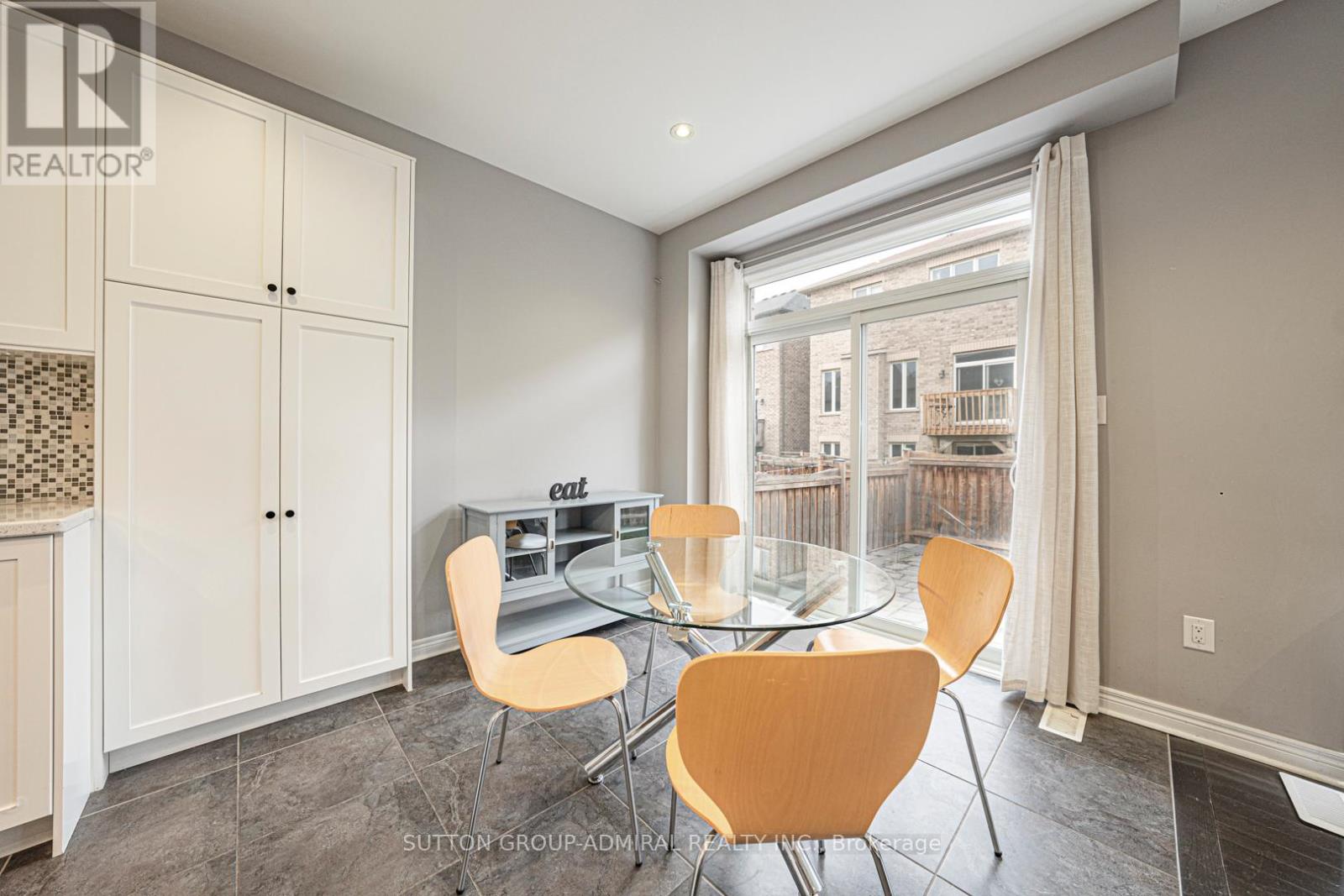 28 Manila Avenue, Markham, Ontario  L6C 0W1 - Photo 8 - N12558868