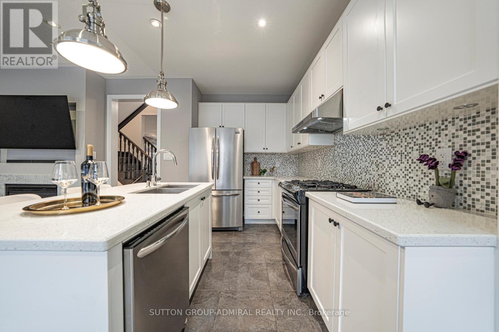 28 Manila Avenue, Markham, Ontario  L6C 0W1 - Photo 9 - N12558868