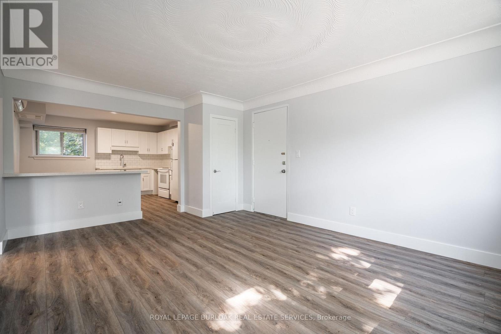 4 - 2161 Ghent Avenue, Burlington, Ontario  L7R 1Y6 - Photo 6 - W12399800