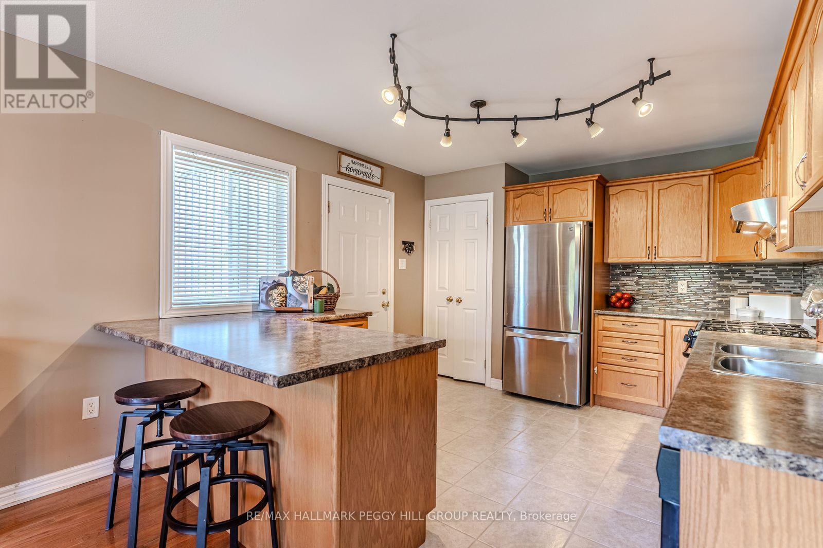 20 Rosemarie Drive, Oro-Medonte, Ontario  L0L 1T0 - Photo 7 - S12558886