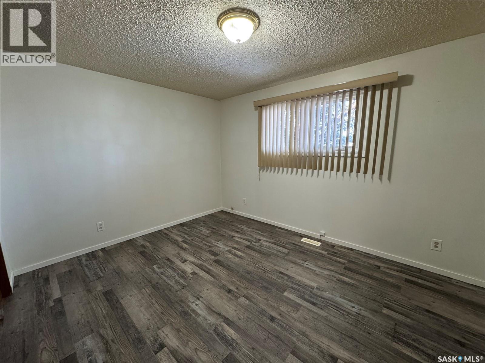 Property at 860 17th STREET W image 5