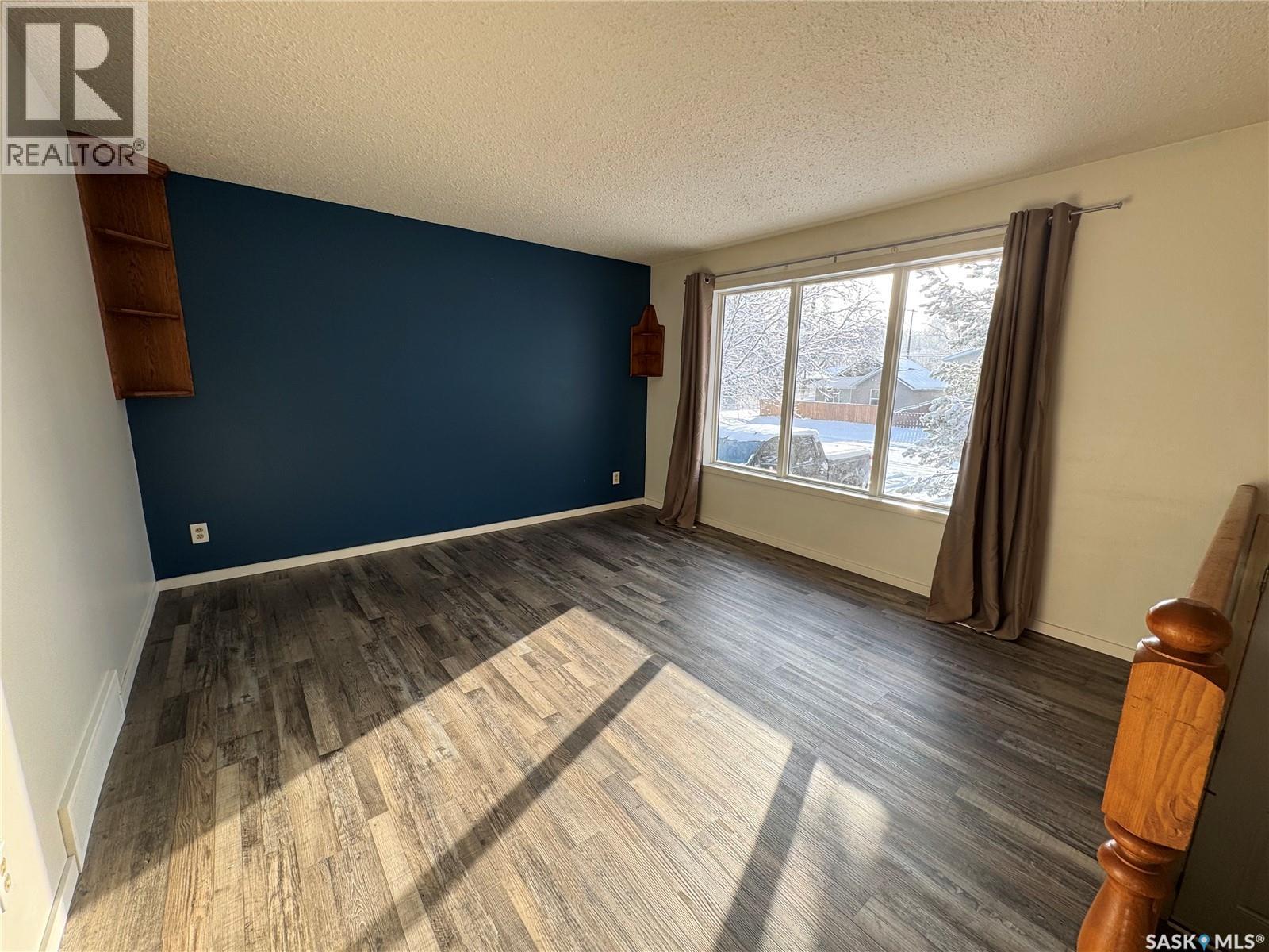 Property at 860 17th STREET W image 4