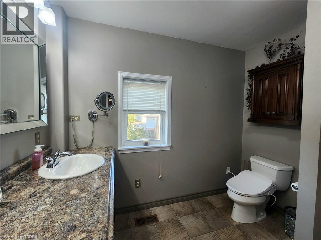 388 Mckellar Street, Strathroy, Ontario  N7G 2Y5 - Photo 31 - 40751846