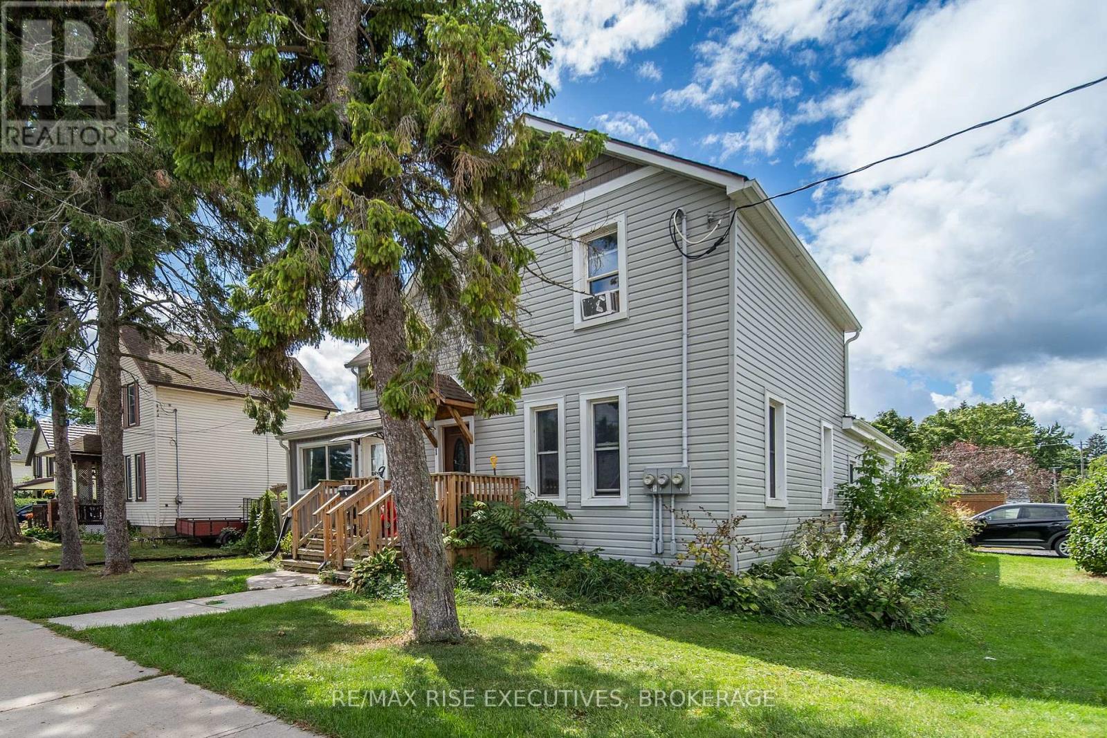 190 Victoria Avenue, Gananoque, Ontario  K7G 2S1 - Photo 3 - X12558938