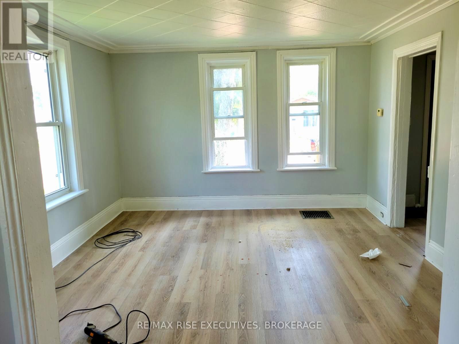 190 Victoria Avenue, Gananoque, Ontario  K7G 2S1 - Photo 6 - X12558938