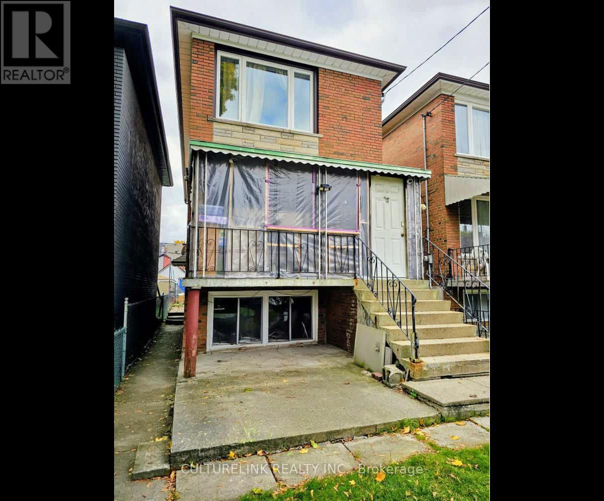 52 Palmerston Avenue, Toronto, Ontario  M6J 2J1 - Photo 2 - C12522508