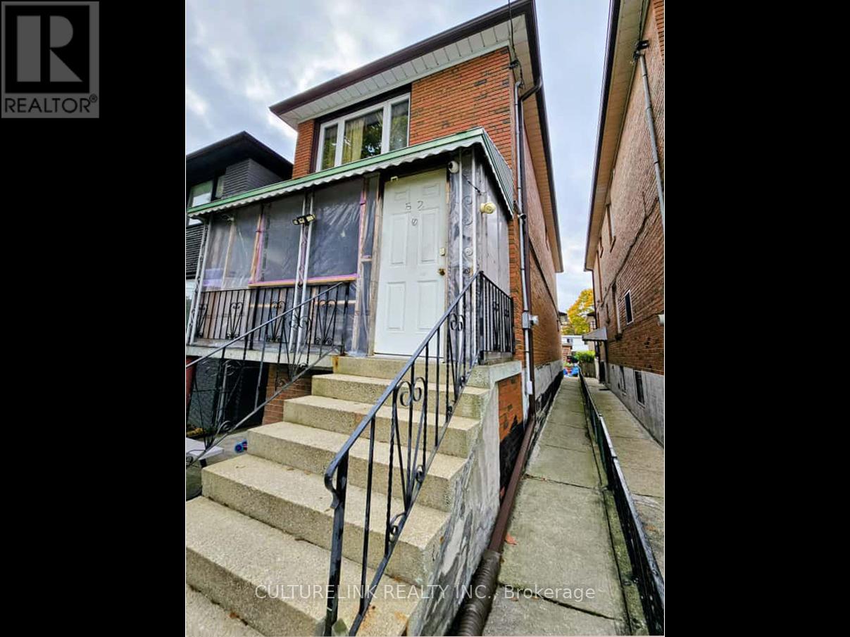 52 Palmerston Avenue, Toronto, Ontario  M6J 2J1 - Photo 3 - C12522508