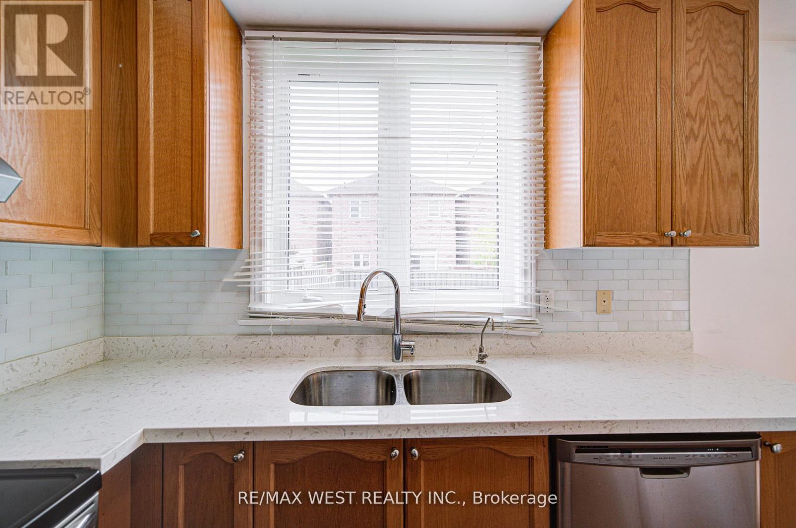 12 Eaglefield Gate, Brampton, Ontario  L7A 3S2 - Photo 12 - W12557844