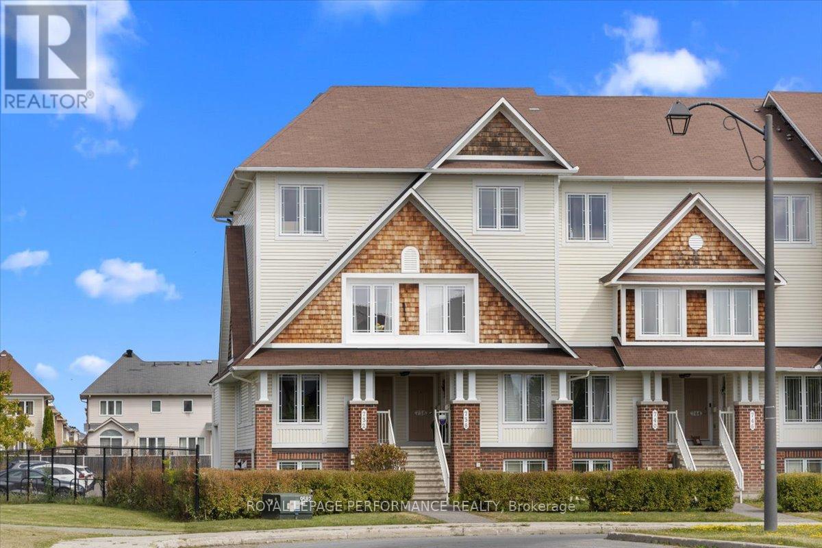 732 Lakeridge Drive, Ottawa, Ontario  K4A 0N5 - Photo 4 - X12558902