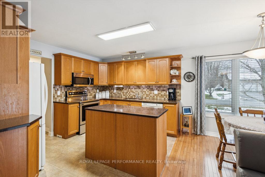 7051 Donwel Drive, Ottawa, Ontario  K4P 1M7 - Photo 10 - X12558946