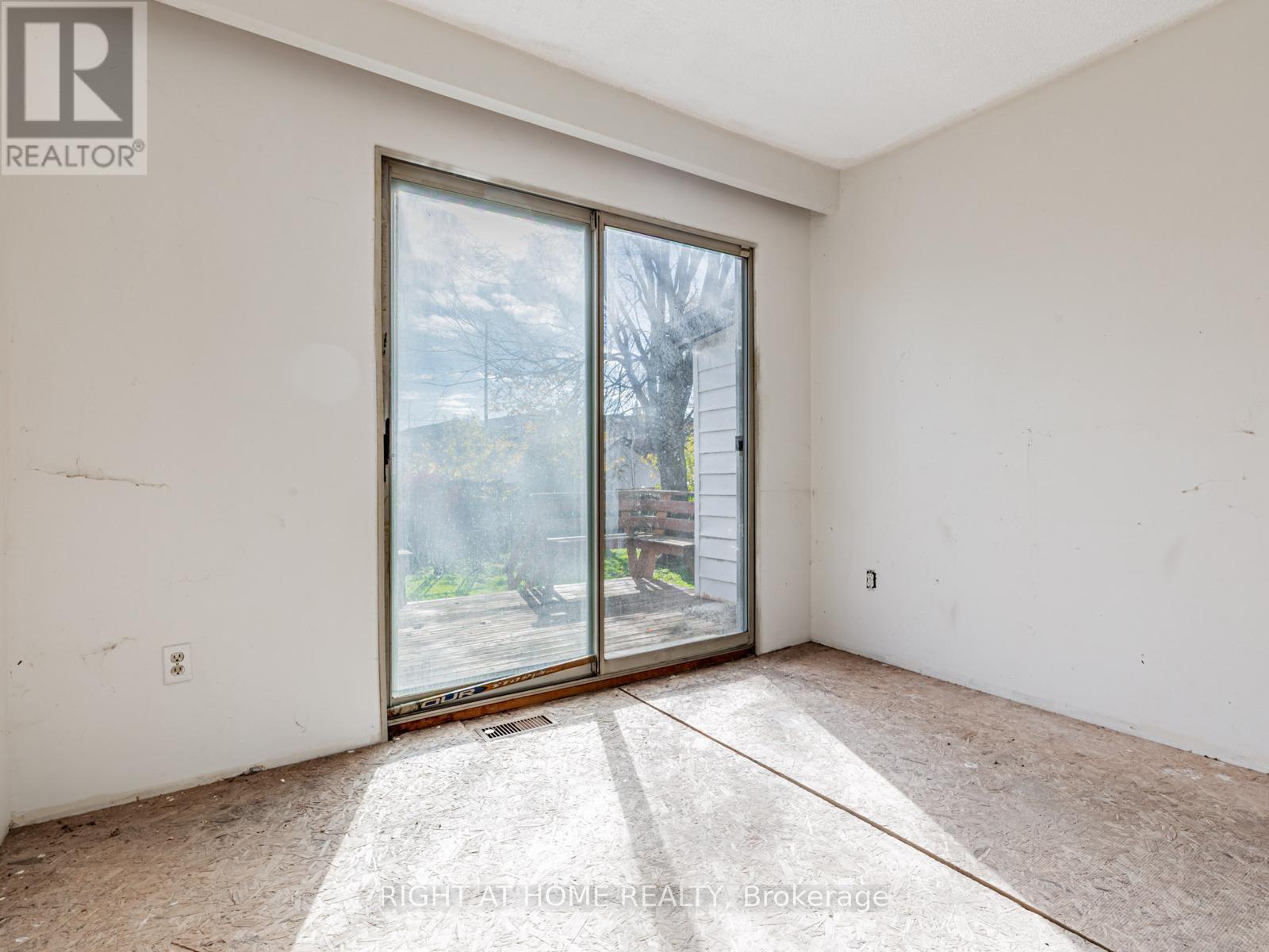 936 First Street, Mississauga, Ontario  L5E 1A8 - Photo 11 - W12558662