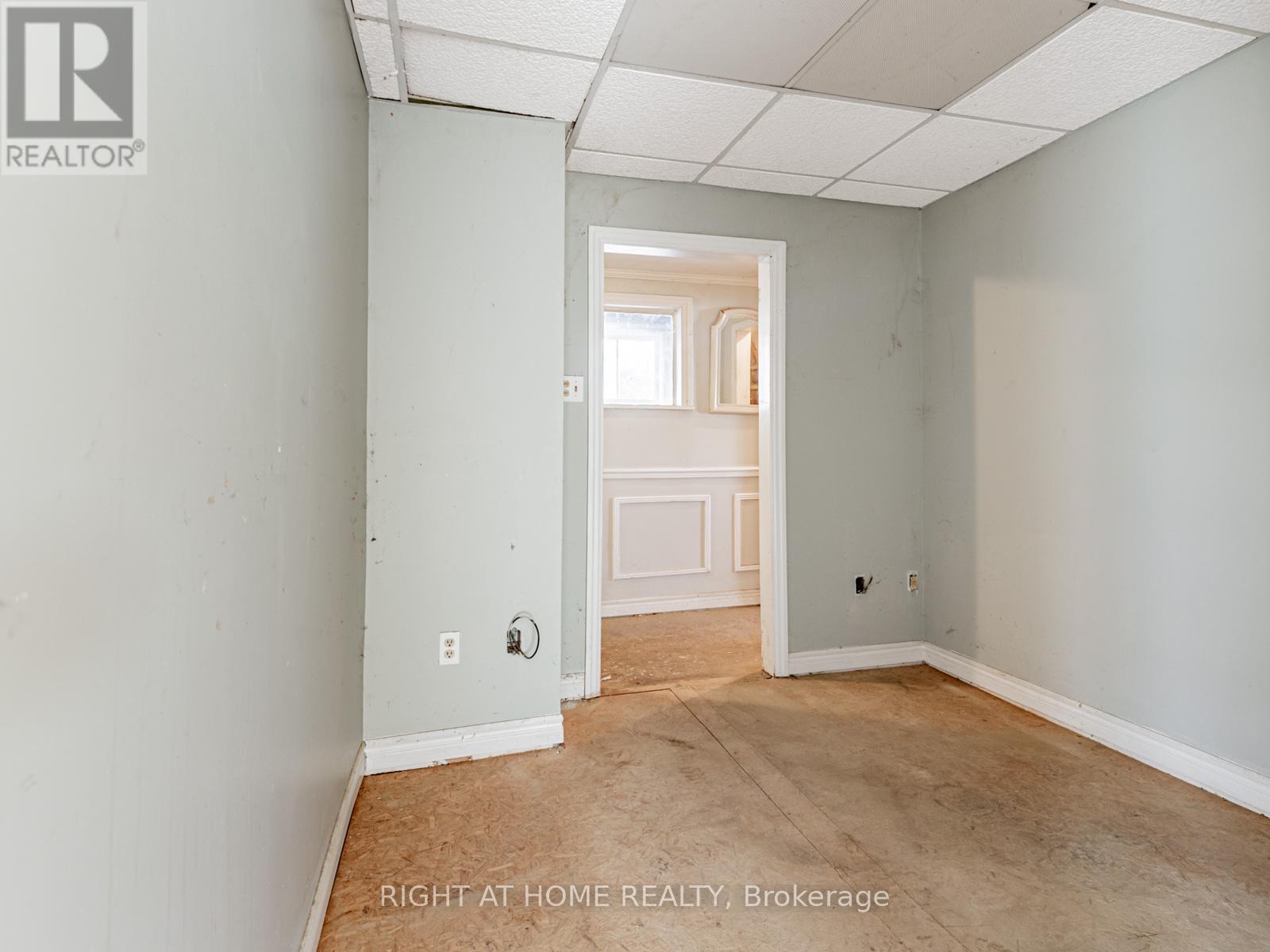 936 First Street, Mississauga, Ontario  L5E 1A8 - Photo 17 - W12558662