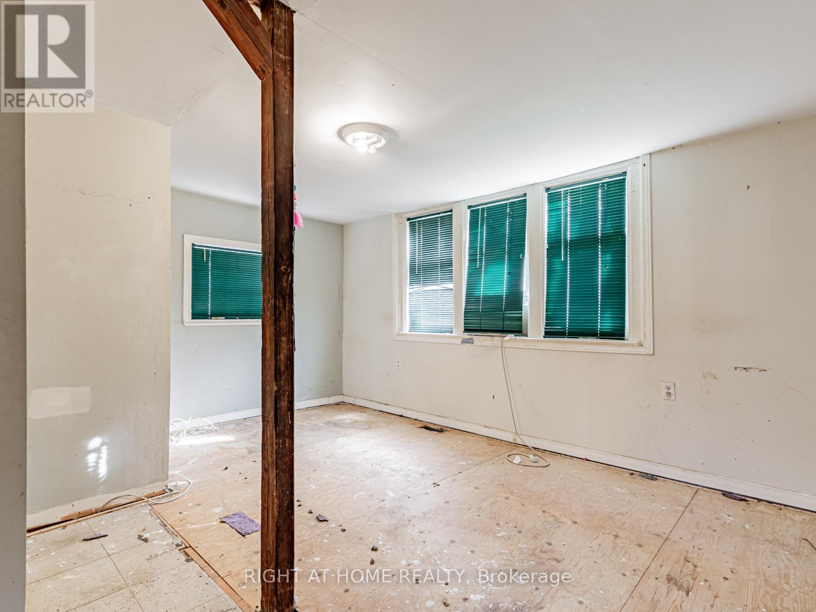 936 First Street, Mississauga, Ontario  L5E 1A8 - Photo 18 - W12558662