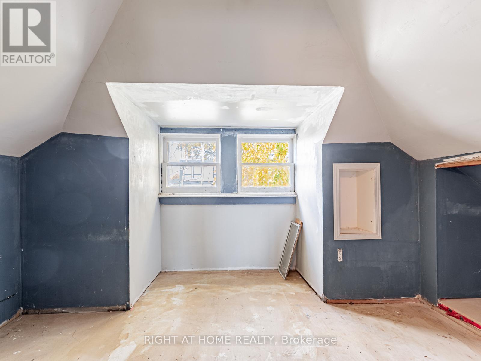 936 First Street, Mississauga, Ontario  L5E 1A8 - Photo 20 - W12558662