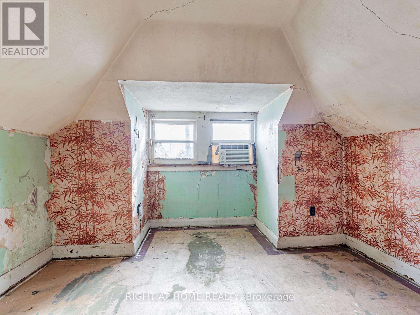 936 First Street, Mississauga, Ontario  L5E 1A8 - Photo 21 - W12558662