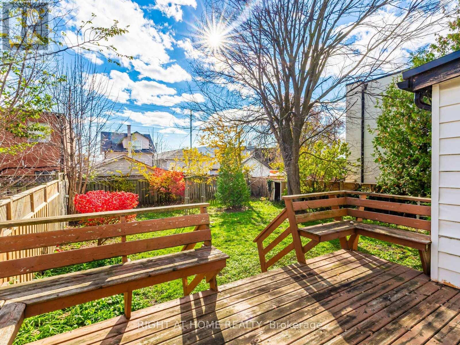 936 First Street, Mississauga, Ontario  L5E 1A8 - Photo 6 - W12558662