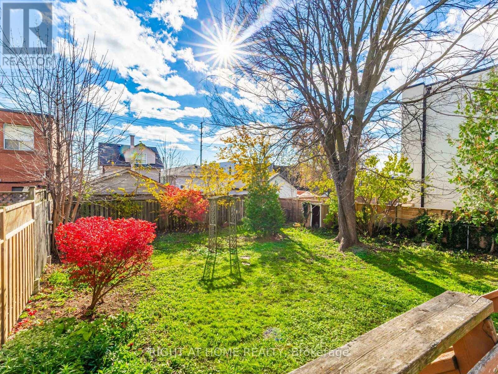 936 First Street, Mississauga, Ontario  L5E 1A8 - Photo 8 - W12558662