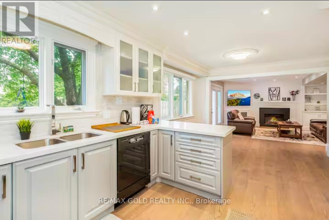 Upper - 1749 Wembury Road, Mississauga, Ontario  L5J 4G4 - Photo 8 - W12558676