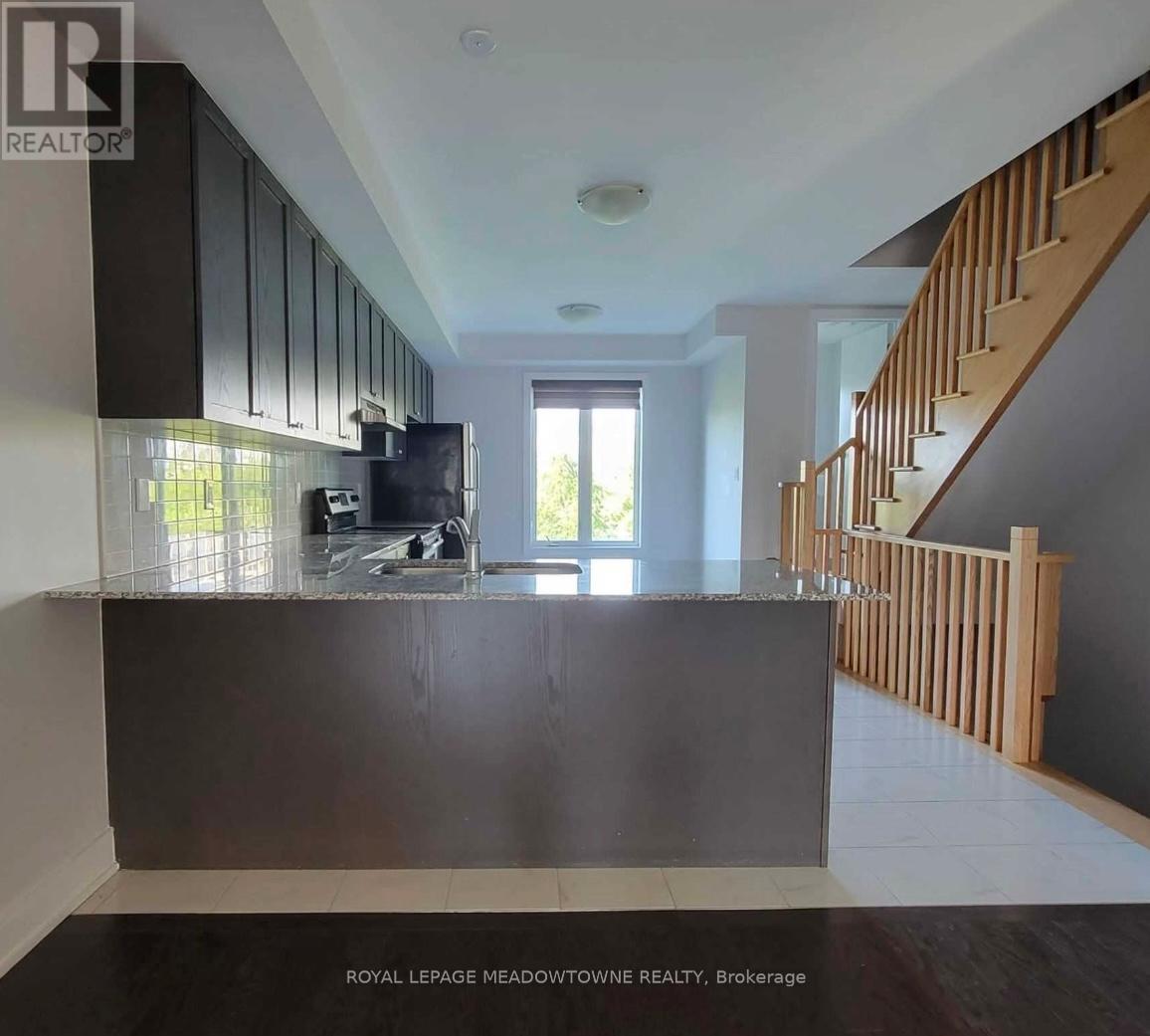 1048 Beach Comber Road, Mississauga, Ontario  L5B 0B1 - Photo 2 - W12558698