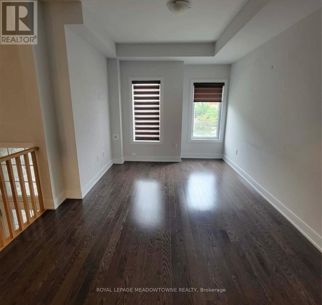 1048 Beach Comber Road, Mississauga, Ontario  L5B 0B1 - Photo 3 - W12558698