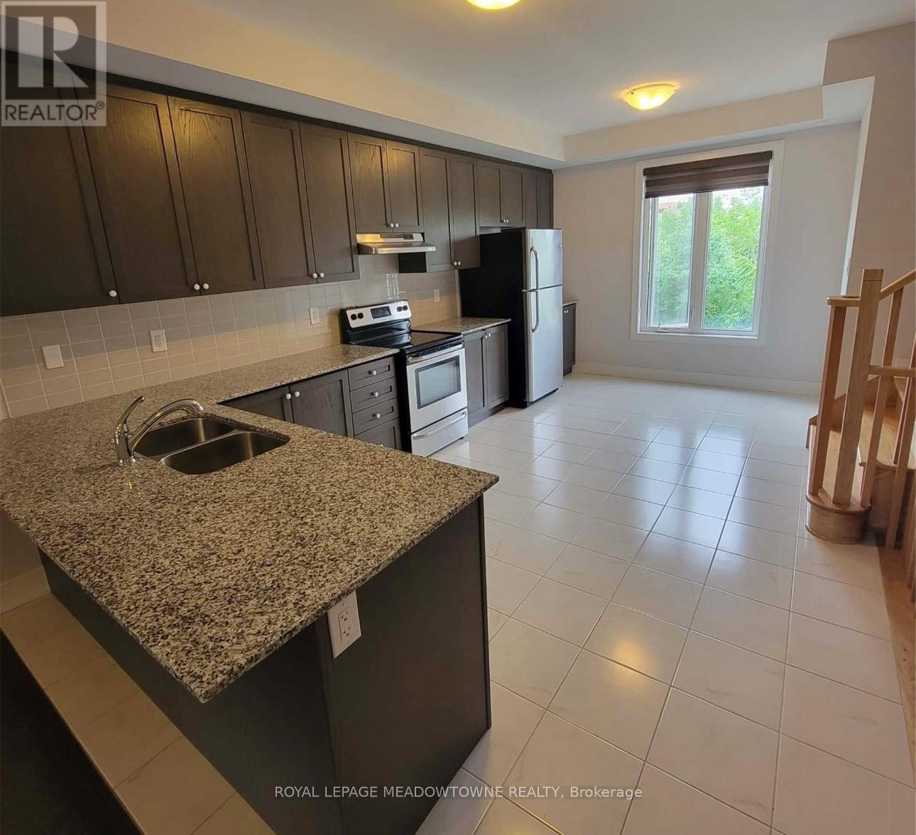 1048 Beach Comber Road, Mississauga, Ontario  L5B 0B1 - Photo 4 - W12558698