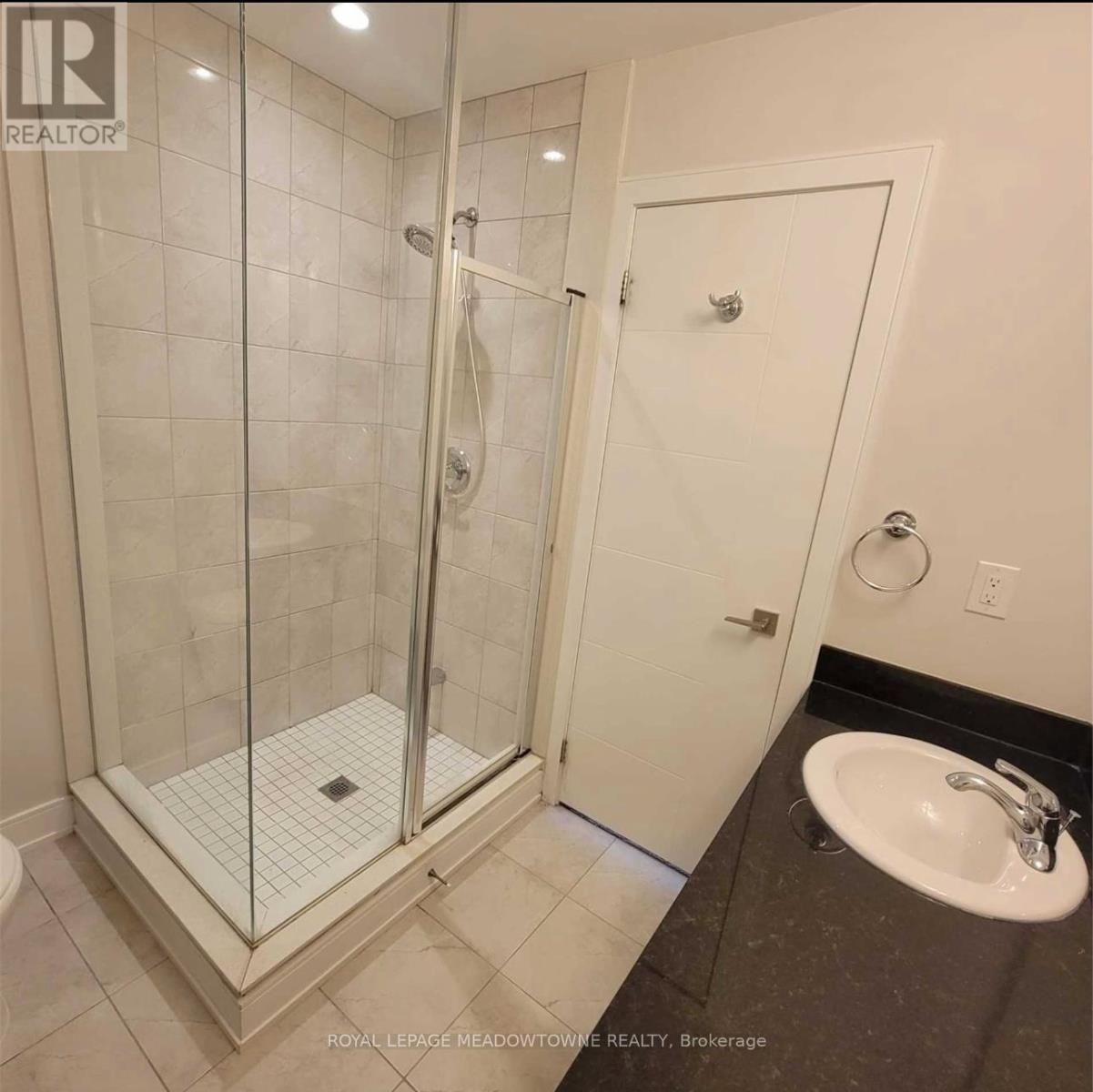 1048 Beach Comber Road, Mississauga, Ontario  L5B 0B1 - Photo 6 - W12558698