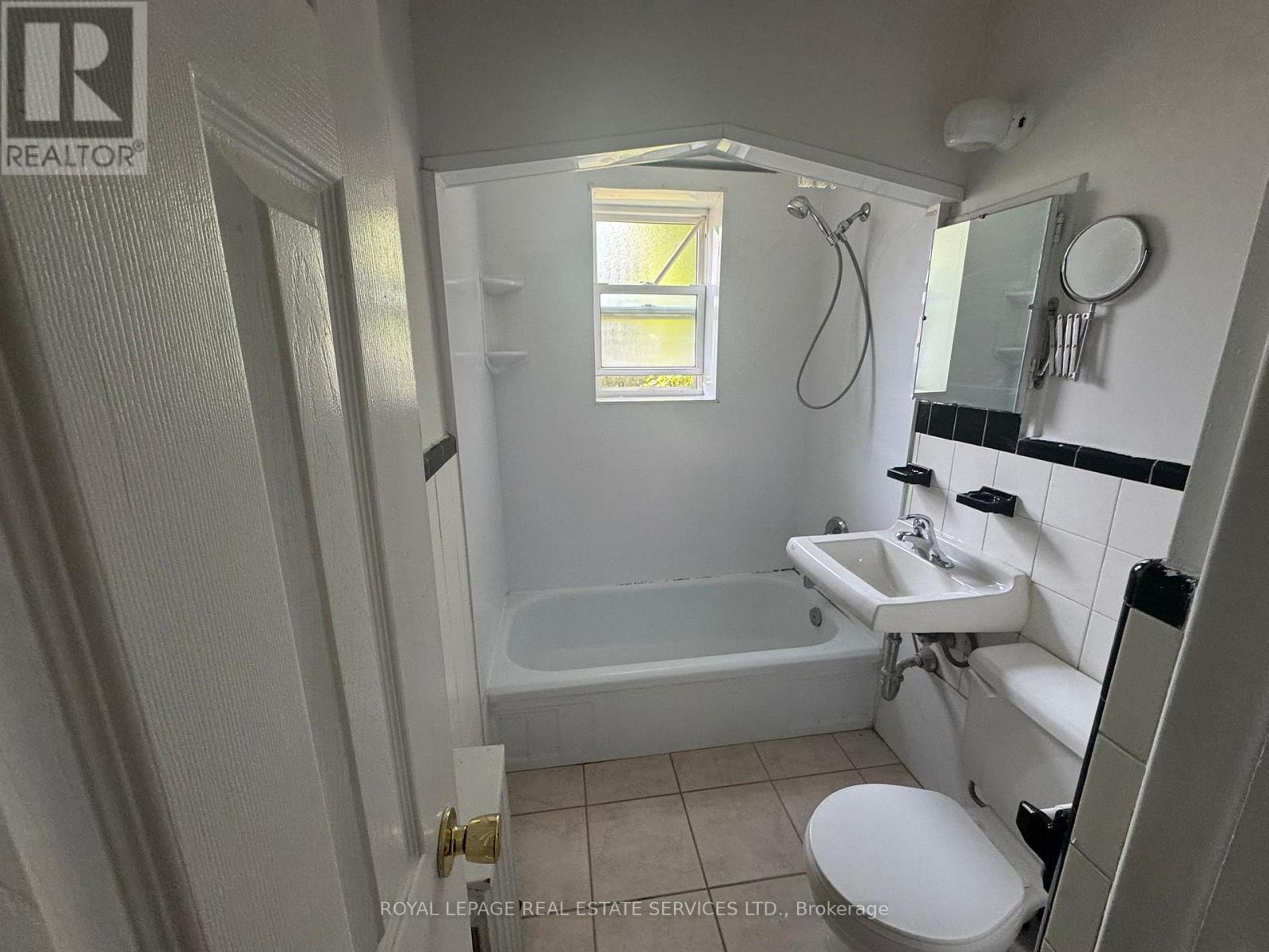 101 - 55a Long Branch Avenue, Toronto, Ontario  M8W 3J1 - Photo 4 - W12558710