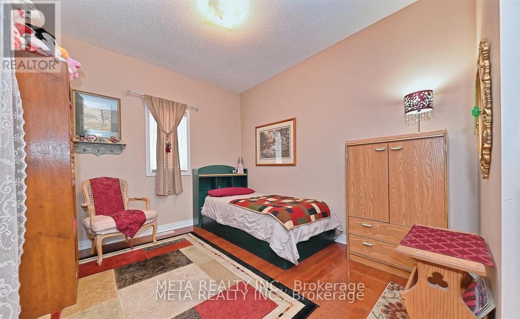 Upper - 138 Van Scott Drive N, Brampton, Ontario  L7A 1N5 - Photo 18 - W12558812