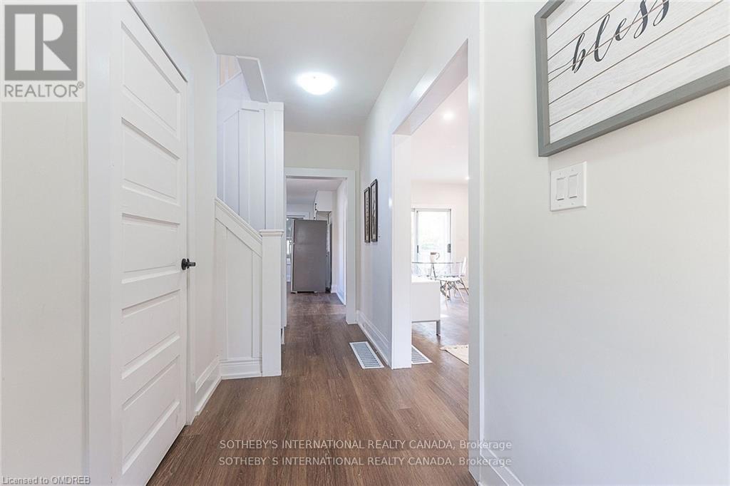 1842 Balsam Avenue, Mississauga, Ontario  L5J 1L2 - Photo 3 - W12558830