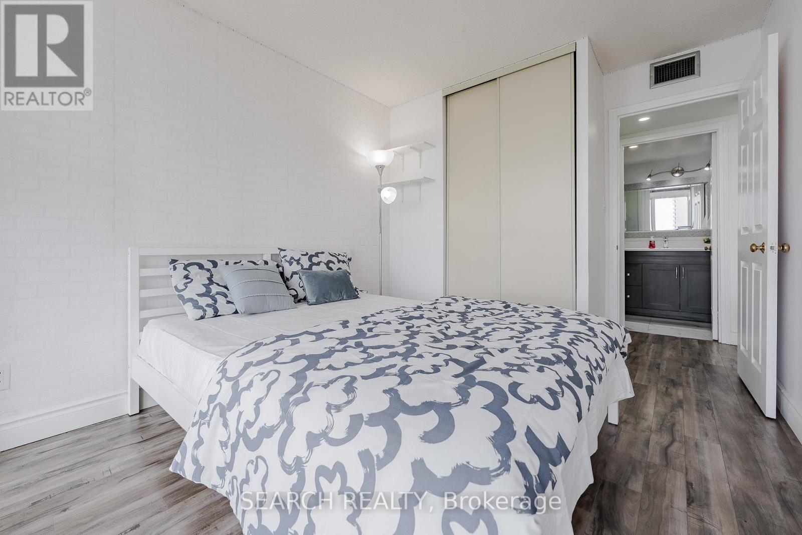 906 - 1360 Rathburn Road E, Mississauga, Ontario  L4W 4H4 - Photo 22 - W12558846