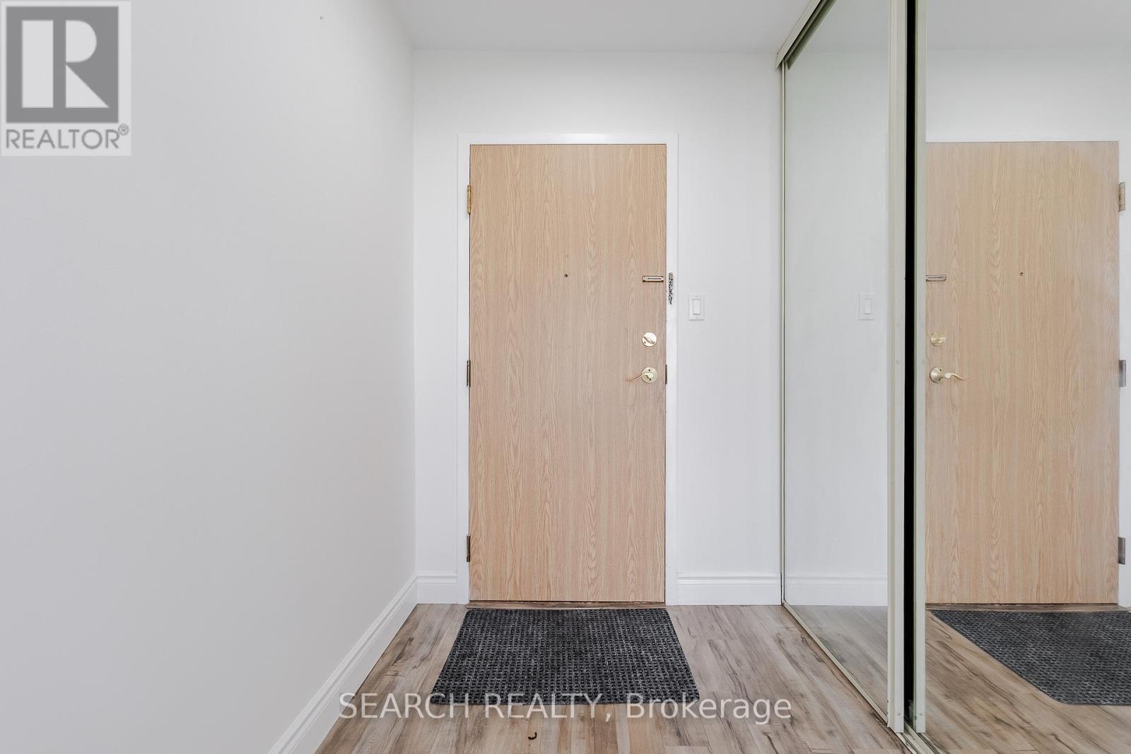 906 - 1360 Rathburn Road E, Mississauga, Ontario  L4W 4H4 - Photo 3 - W12558846