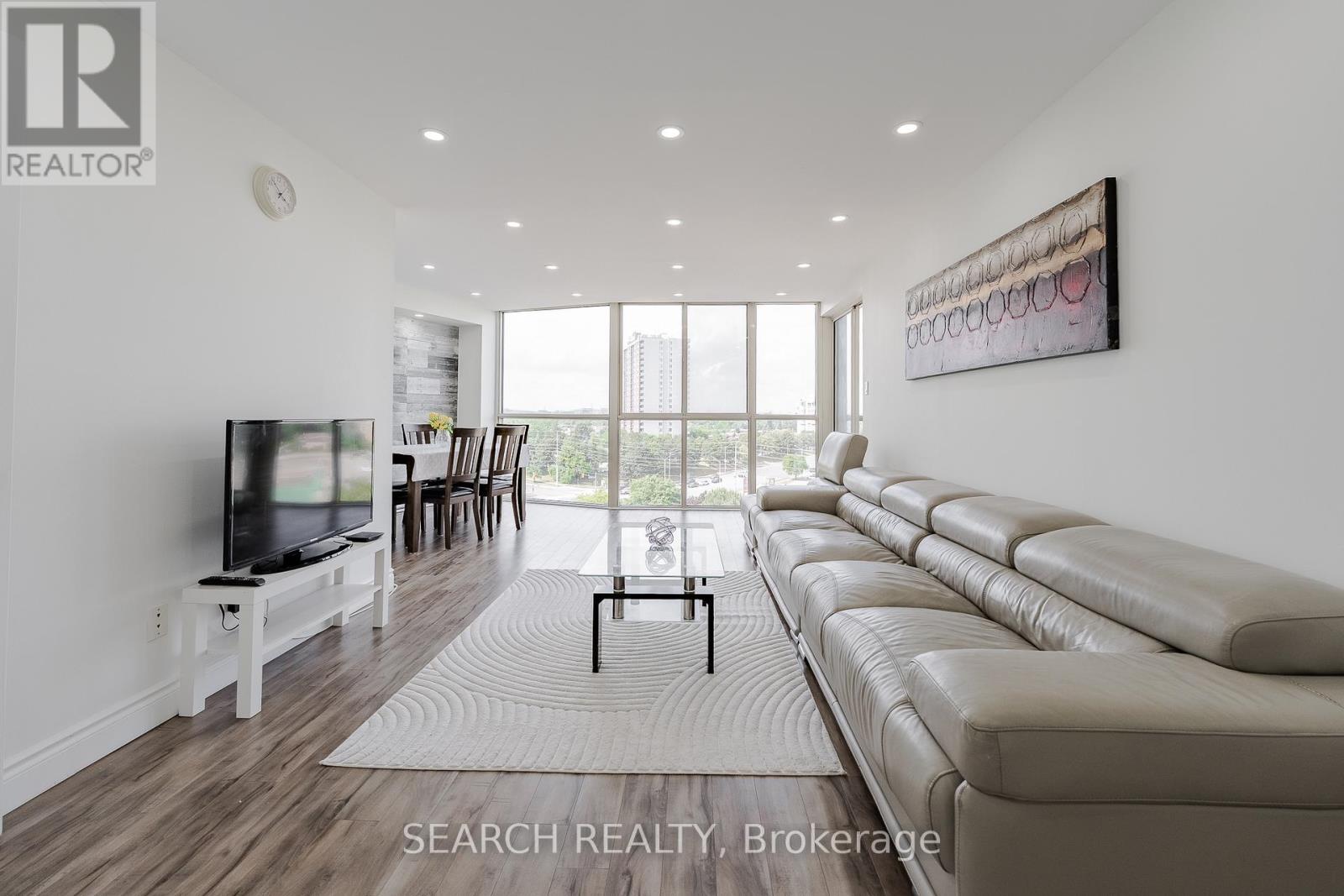 906 - 1360 Rathburn Road E, Mississauga, Ontario  L4W 4H4 - Photo 4 - W12558846