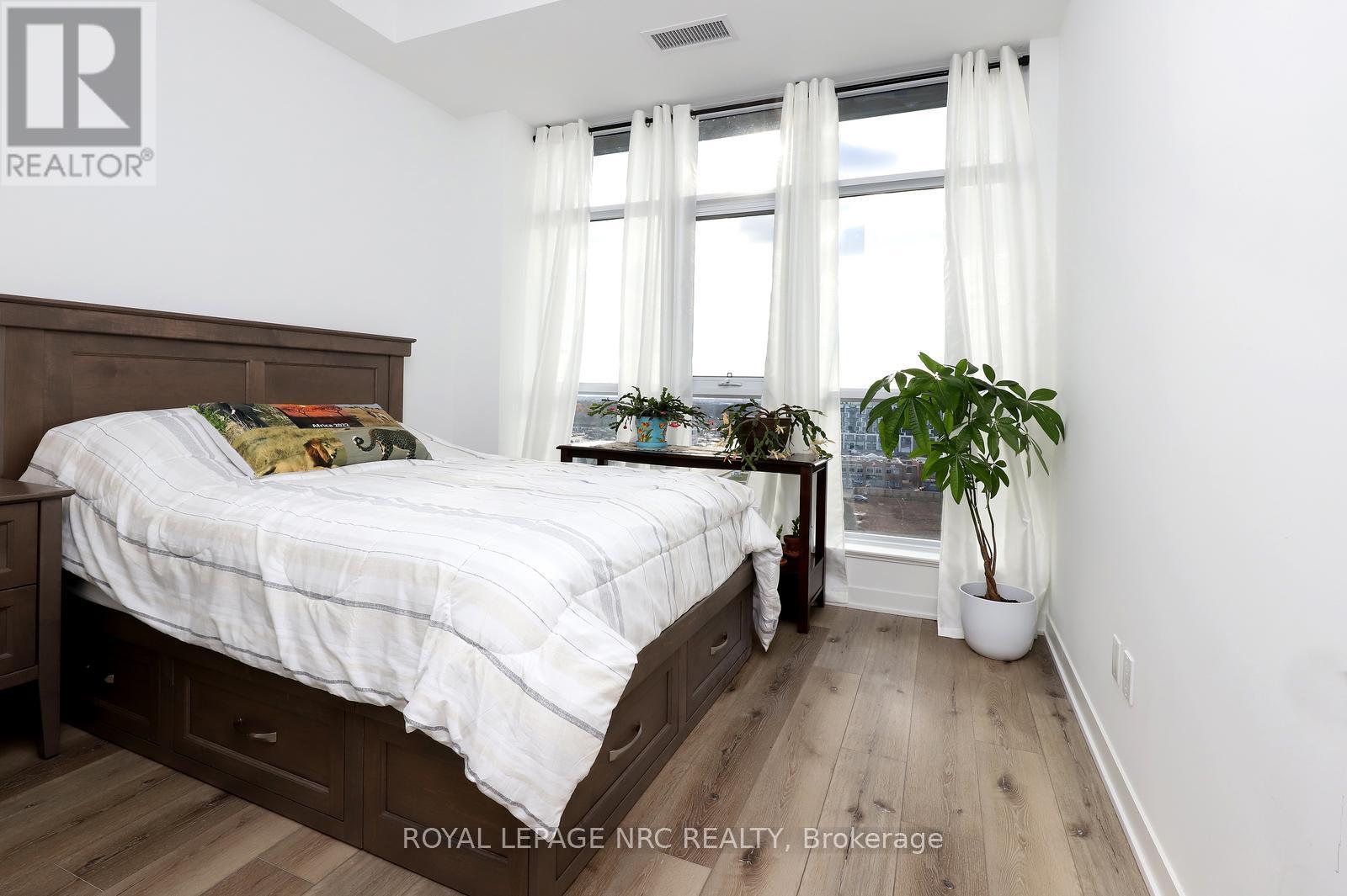 Ph02 - 405 Dundas Street W, Oakville, Ontario  L6M 5P9 - Photo 22 - W12558872