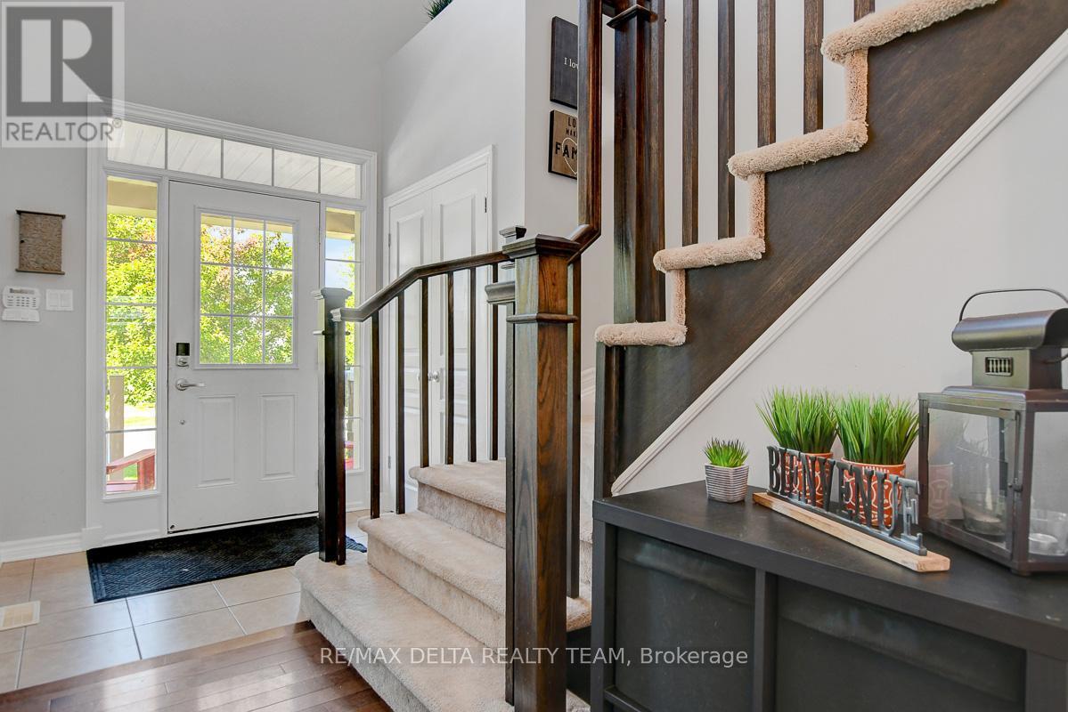 1916 Montmere Avenue, Ottawa, Ontario  K4A 0E7 - Photo 2 - X12558414