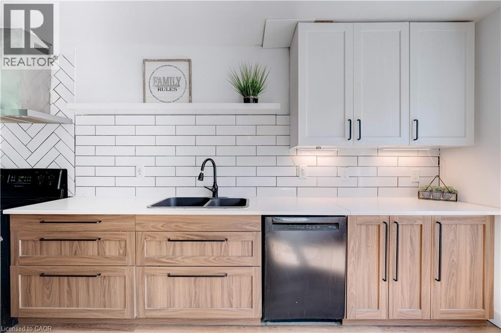 2261 Leominster Drive, Burlington, Ontario  L7P 3W8 - Photo 7 - 40786567