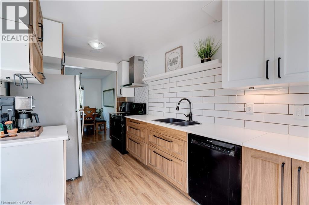 2261 Leominster Drive, Burlington, Ontario  L7P 3W8 - Photo 8 - 40786567