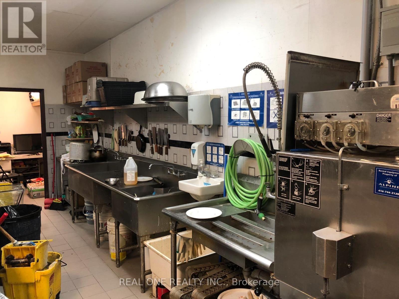 106 - 101 Osler Drive, Hamilton, Ontario  L9H 4H4 - Photo 6 - X12558658