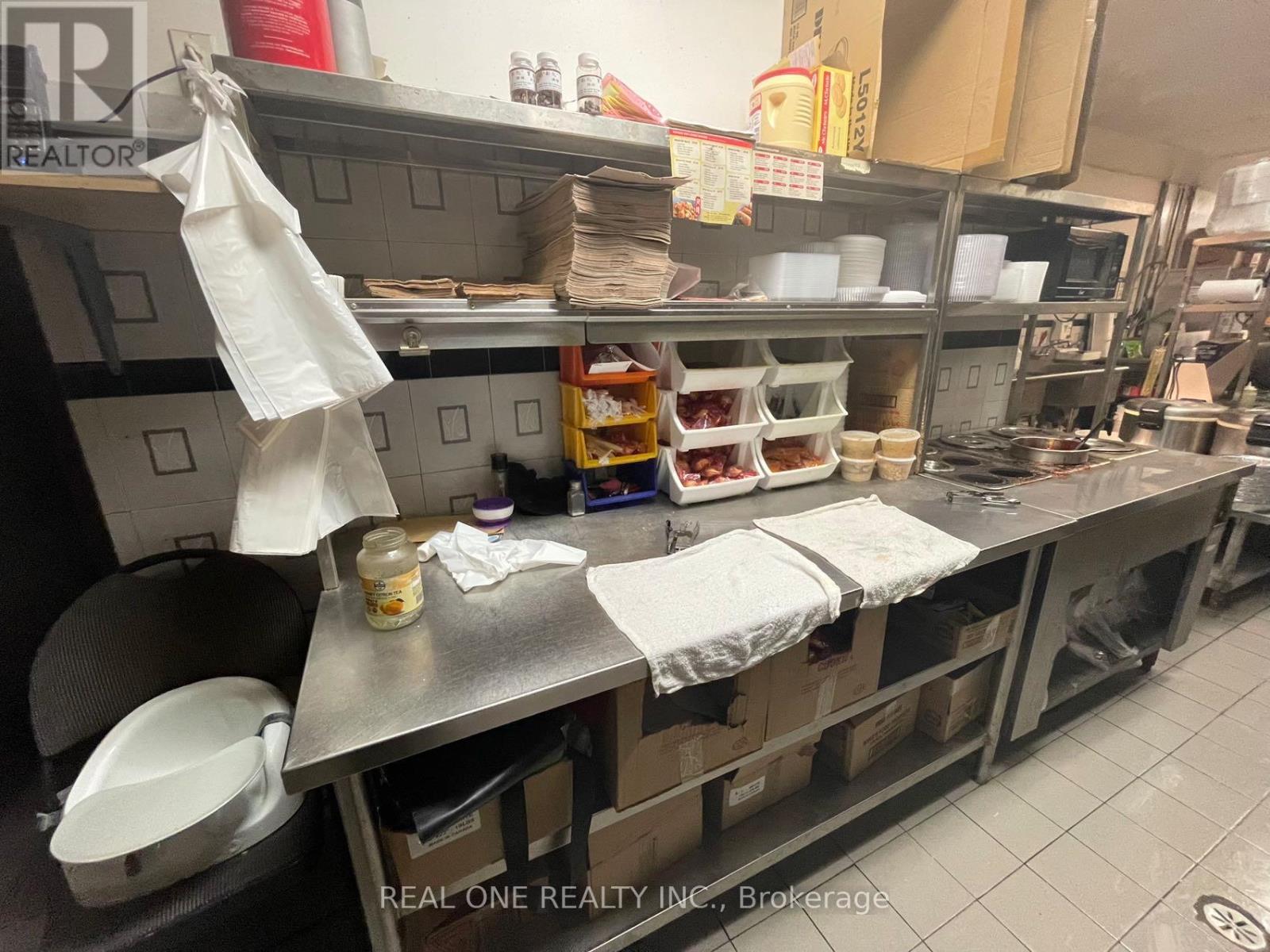 106 - 101 Osler Drive, Hamilton, Ontario  L9H 4H4 - Photo 7 - X12558658