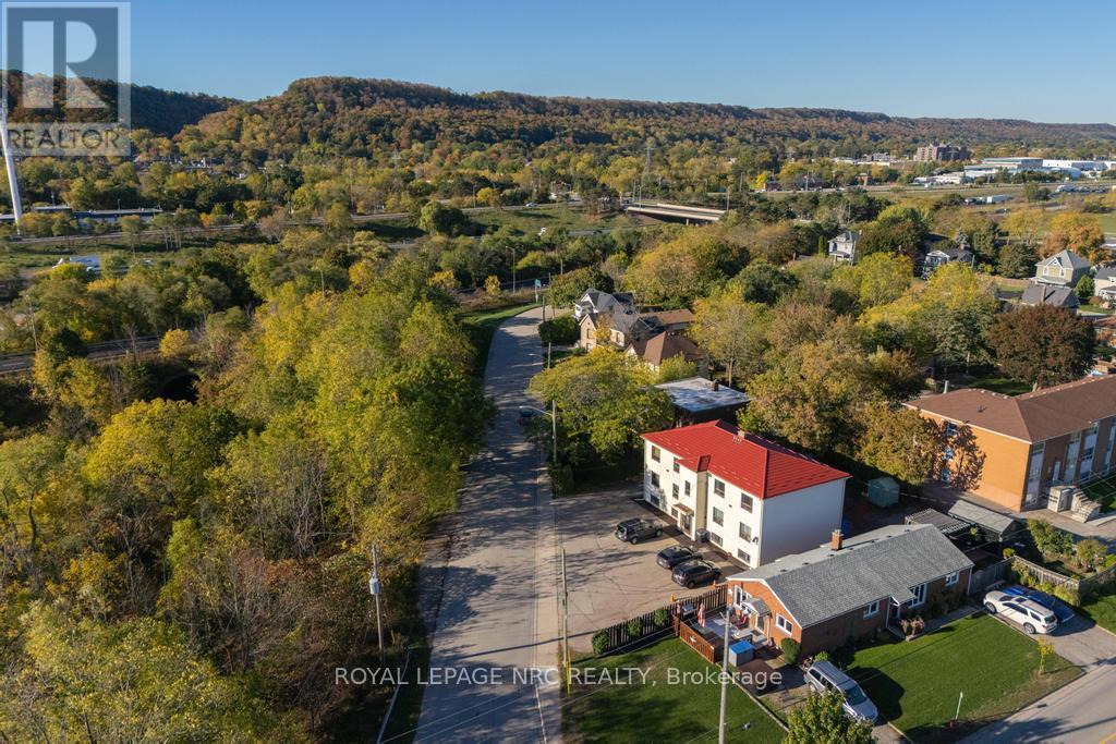 Unit 5 - 389 Elizabeth Street, Grimsby, Ontario  L3M 3K6 - Photo 3 - X12558680